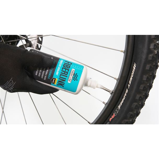 FINISH LINE FiberLink Tubeless Tire Sealant, 8oz/240ml - dávkovač