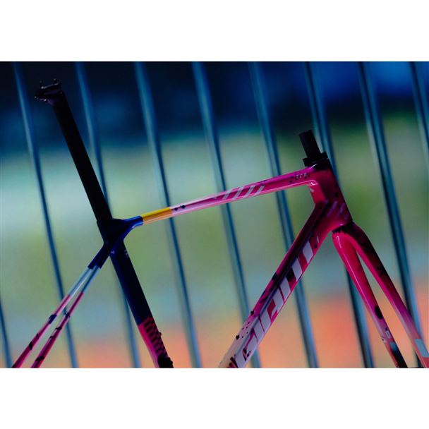 TCR Advanced Pro-rám M Carnival