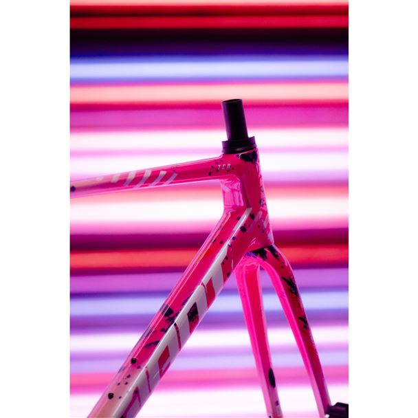 TCR Advanced Pro-rám M Carnival