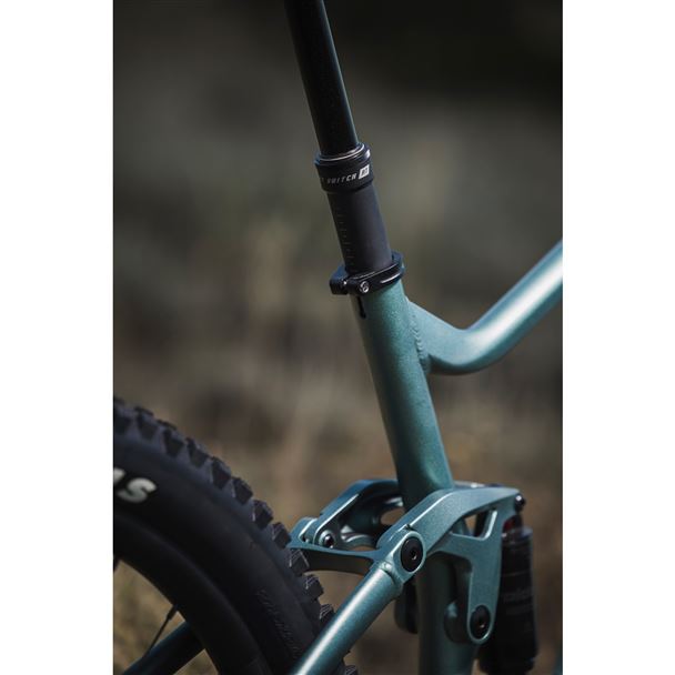 GIANT CONTACT SWITCH AT SEATPOST 499
