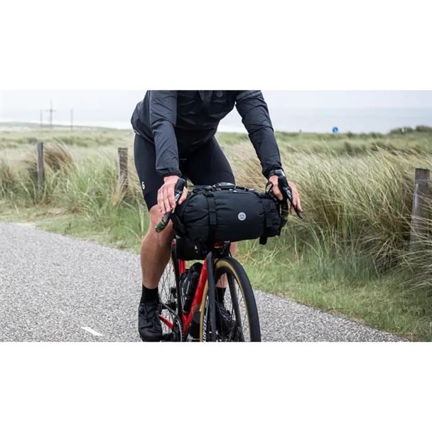 AGU Venture Handlebar Bag Black 17 L